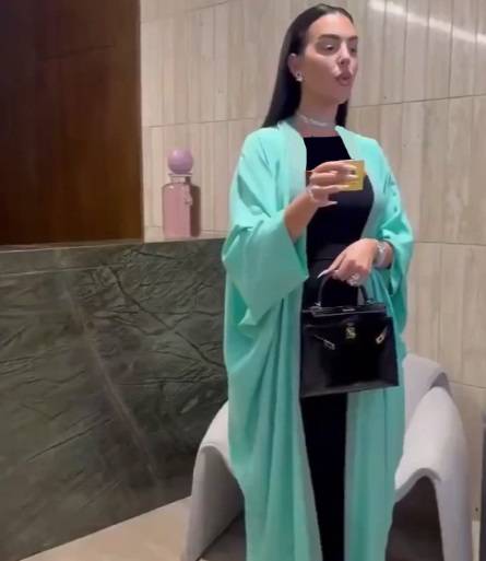 لباسی که جورجینا همسر رونالدو روز ملی عربستان را با آن جشن گرفت