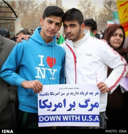 این عکس از 22 بهمن در ایران سوژه خارجی ها شد