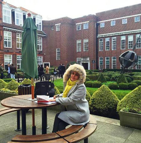 جدیدترین عکس الناز شاکردوست در حیاط دانشگاهش در لندن