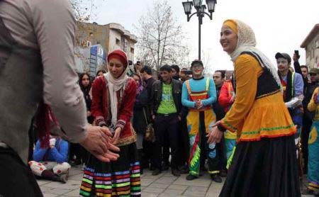 دستگیری دختر و پسری که در رشت رقص خیابانی کردند +عکس